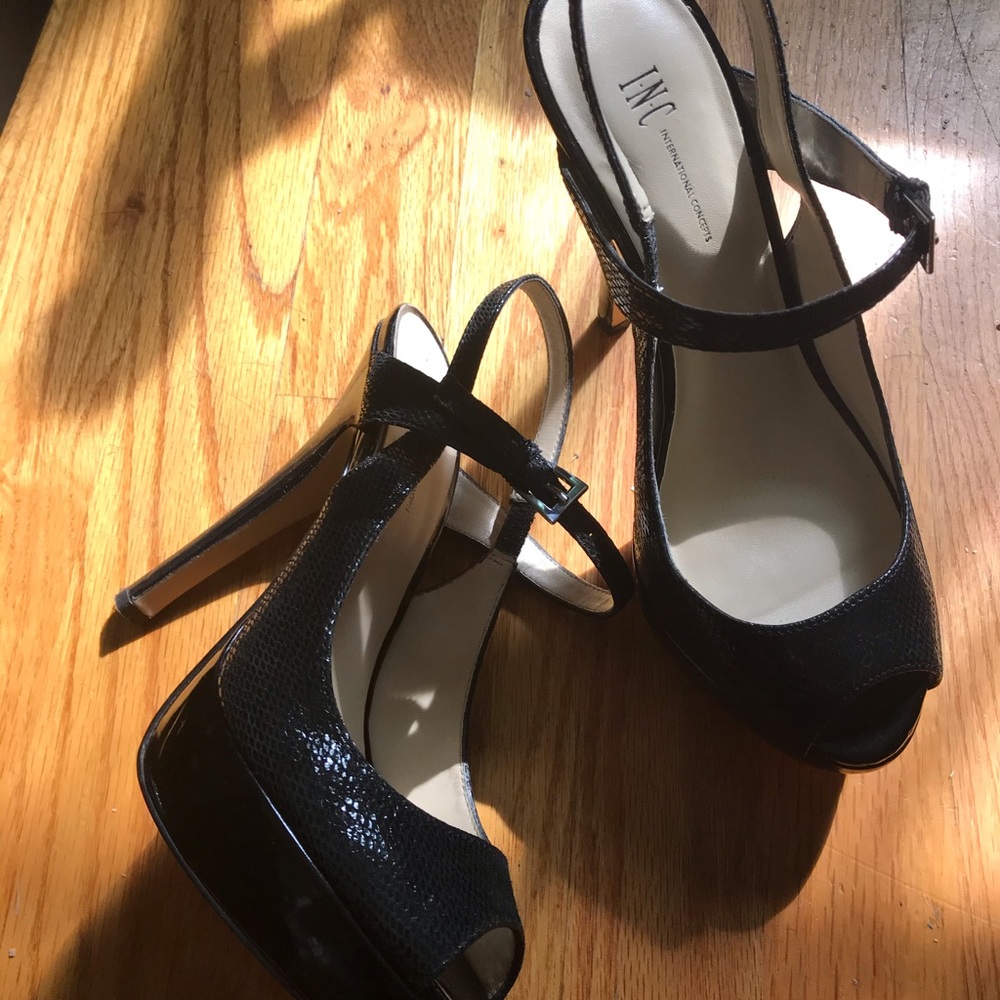 EUC INC Black snakeskin platform & peep toe heels.